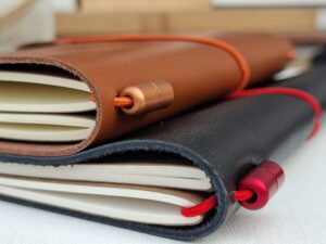 Cuaderno de piel camel y negro